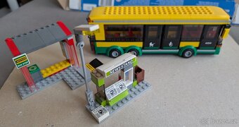 LEGO CITY 60154 zastávka autobusu - 2