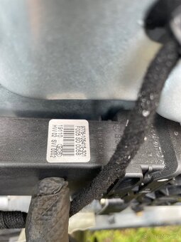 Motorek stahovačky Passat B5.5 pravý - 2