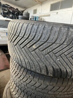 Prodám pneu Hankook 225/50 R17 89V Kinergy 4s - celorok - 2