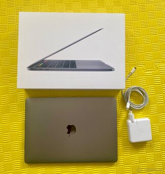 MacBook Pro 13” (2018, i5, 16GB RAM, 500GB SSD) - 2