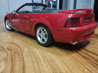 Ford Mustang GT 1999 1/18 Maisto - 2