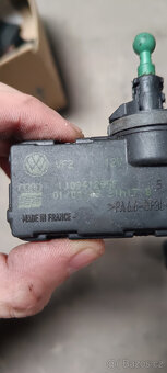 Přední světlo, Nastavovací prvek, Dosah světlometů, Reguláto - 2