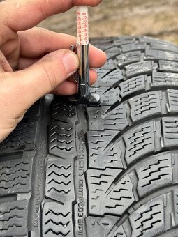 Prodam zimni pneu Nokian 215/50r18 - 2