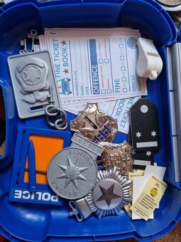 Policejní kostým, špión s výbavou - 2