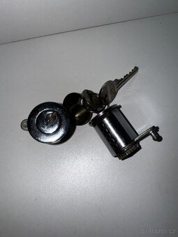 Škoda 110 R, 110R nové originál dverové zámky FAB - 2