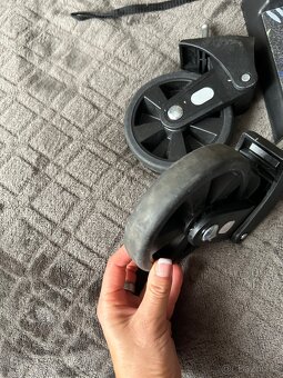 Stupátko k dětskému kočárku - 2