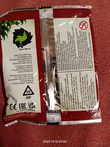 Lego figurka Ninjago Lloyd s doplňky - 2