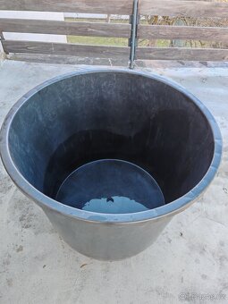 Plastový sud 500 l s víkem - 2