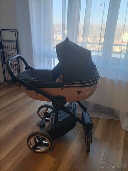 kočárek Junama, - 2