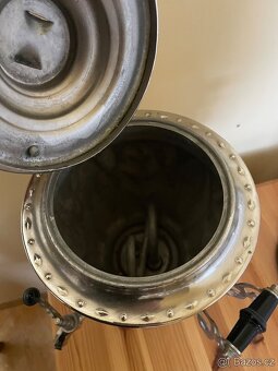 Starožitný samovar. - 2