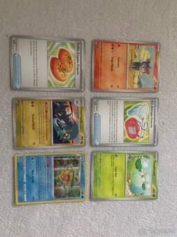 Pokémon TCG – Silný balíček s holo a trenérskými kartami - 2