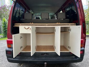 Vestavba do VW Transporter T4 – spaní, kuchyňka, úložné pros - 2