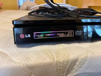 DVD LG s příslušenstvím - 2