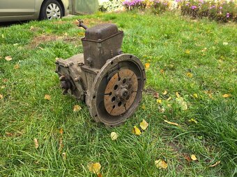 Převodovka z frézky - náhradní díly - 2