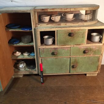 starožitná kredenc pro děti panenky kuchyňka nádobí 1920 - 2