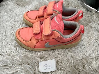 Dívčí oranžové koženkové tenisky značky Nike vel. 32 - 2