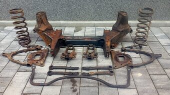 Přední náprava z  Jaguaru S-type - 2