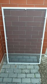 Prodám 2 sítě proti hmyzu - hliník, plně funkční, viz. text - 2