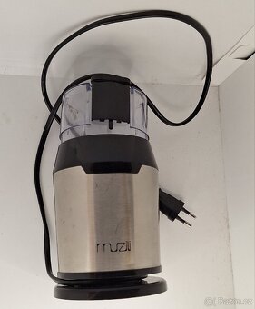 Mlýnek na kávu, ořechy... - 2