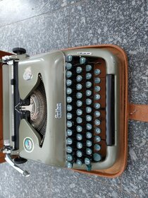Kufříkový psací stroj - 2