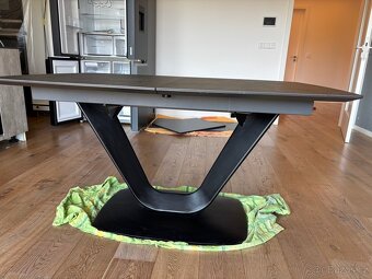 Jidelni stul znacky BoConcept - 2