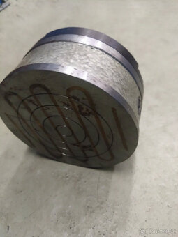 Magnetické sklíčidlo k brusce na kulato - 2