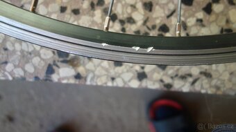 Ráfek remerx 622x19c poškozen - 2