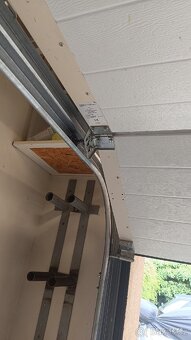 GARÁŽOVÁ VRATA SEKČNÍ S ELEKTROPOHONEM - 2
