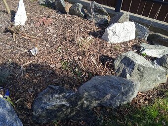 Kameny na skalku - 2