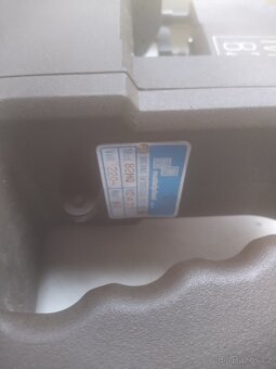 Starý ruční šicí stroj - 2