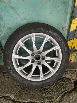 Audi V spoke 225/50 R17 originál - 2