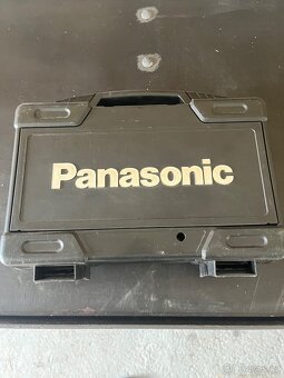 Aku Utahovák panasonic s 2 baterkami a nabíječkou + kufr - 2