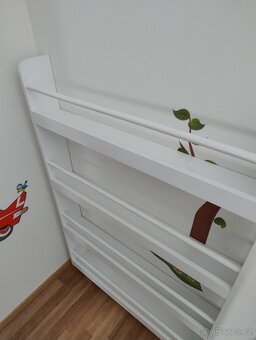 Dětská nástěnná knihovna - 2