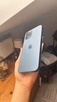 Modrý iPhone 12 pro - 2