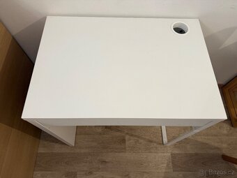 Psaci stul Micke z Ikea - 2