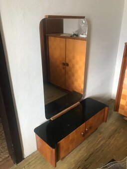 Prodej kompletní starožitné ložnice-postel,skříně,zrcadlo - 2