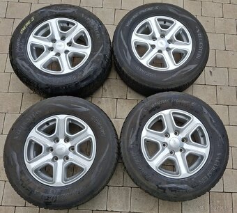 17" Ford ranger 6x139,7 8j et 55 zimní pneu - 2