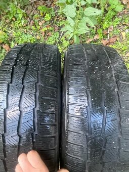 Zimní pneu  215/60R17c - 2