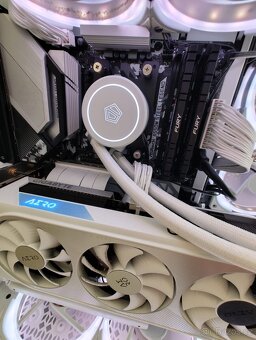 GIGABYTE GeForce RTX 4070 AERO OC V2 12G VGA - 2
