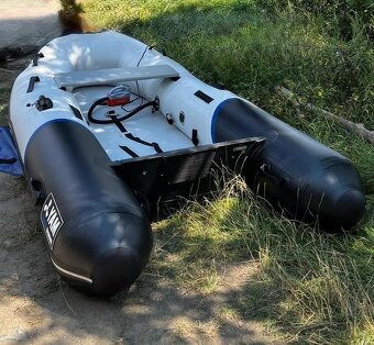 Prodám nafukovací člun YAM -275 STi + motor Mercury 5 HP - 2