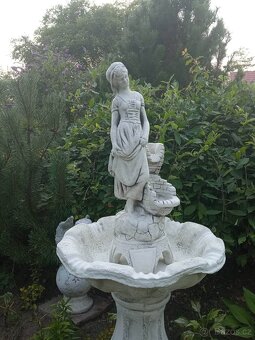 Zahradní dekorace- Fontána Dívka se džbery - 2