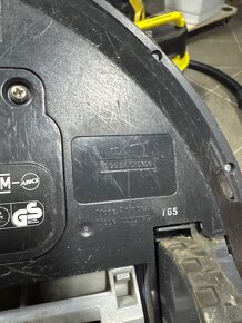 Robotický vysavač iRobot + nahr. dily - 2