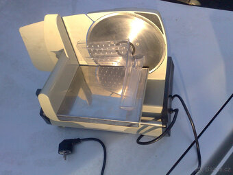 PRODAM ELEKTRICKÝ KRAJEČ,400,- - 2