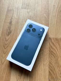 Apple iPhone 17 Pro 256GB modrý - 2