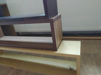 Polička , stojan na CD - 2