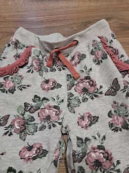 Dívčí tepláky, vel. 128 - 2