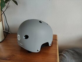Spotovní helma - 2