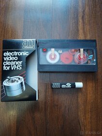 VHS čistiaca kazeta a kazetovy adapter - 2