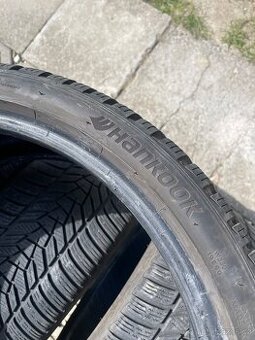 Zimní pneu 225/35/19 - 2