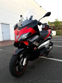 Aprilia 300 SR Max - 2